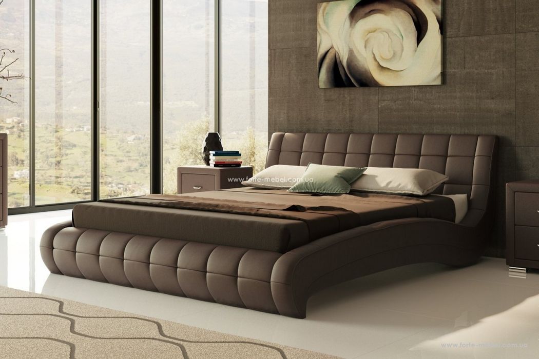 Какую кровать выбрать для спальни - деревянную или с мягкой обивкой?