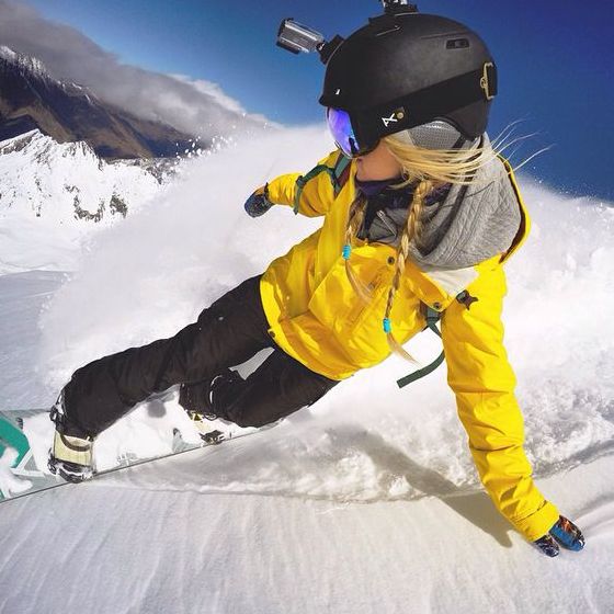 Куртки для сноубордингу vs. лижні куртки: Як обрати ідеальний зимовий верхній одяг