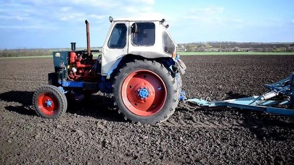 Выбор и установка сельхозинструмента на трактор ЮМЗ 6: оптимизация работы в поле