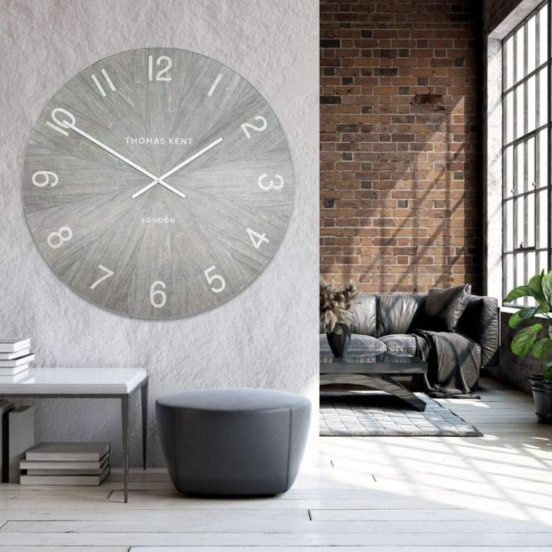 Вплив дизайну настінного годинника на атмосферу в приміщенні: вибір стилю та кольору